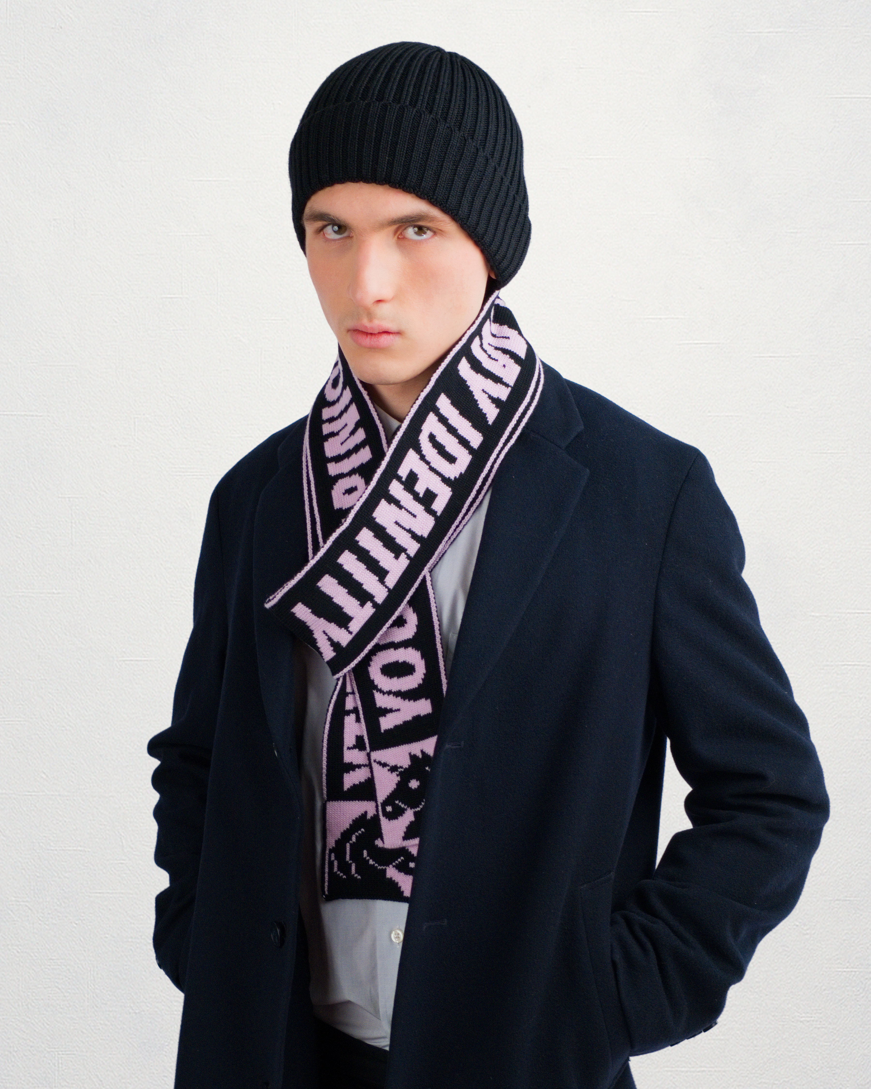 Identity – Statement-Schal aus 100 % Merinowolle