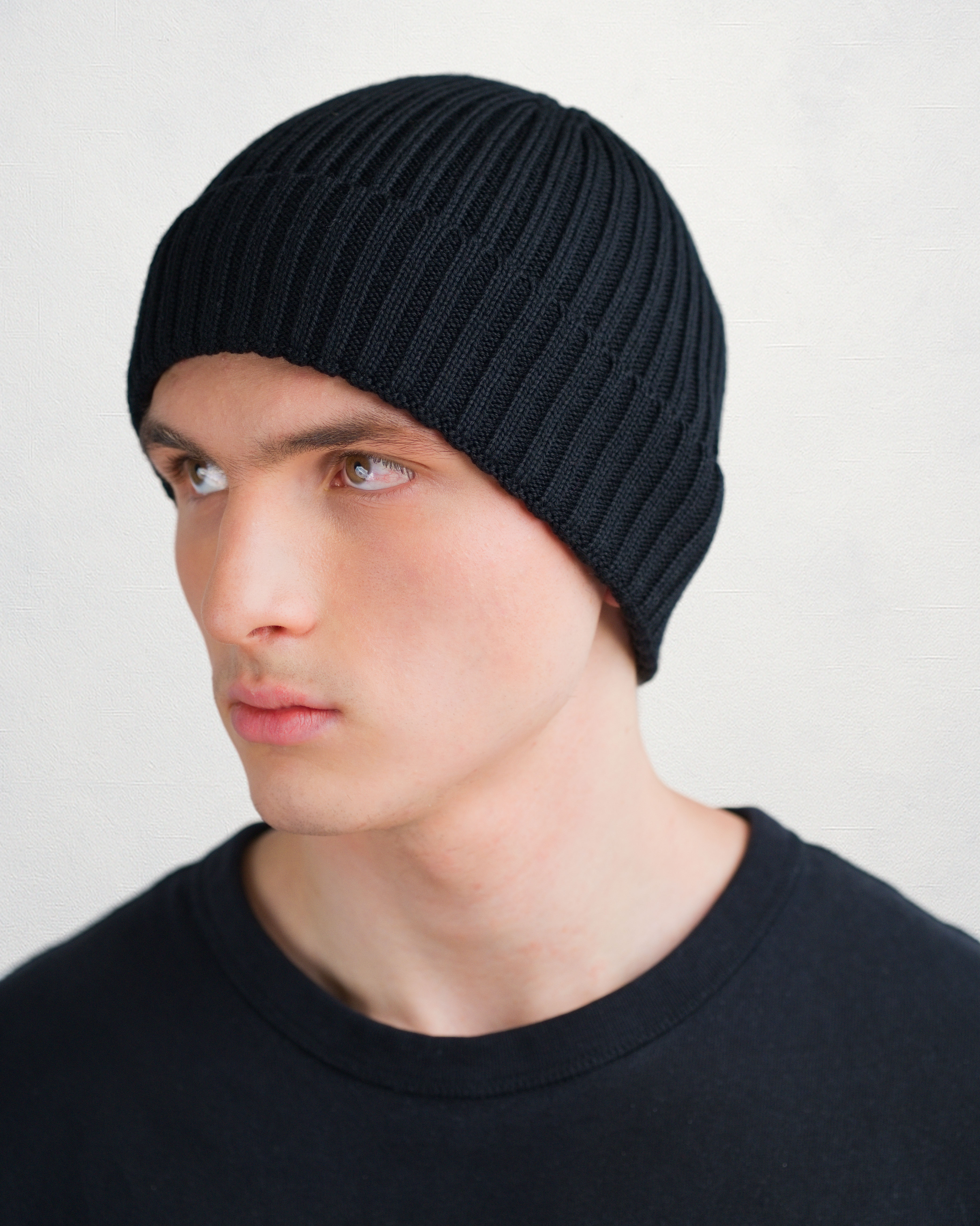 Black – Beanie aus besonders glatter Merinowolle