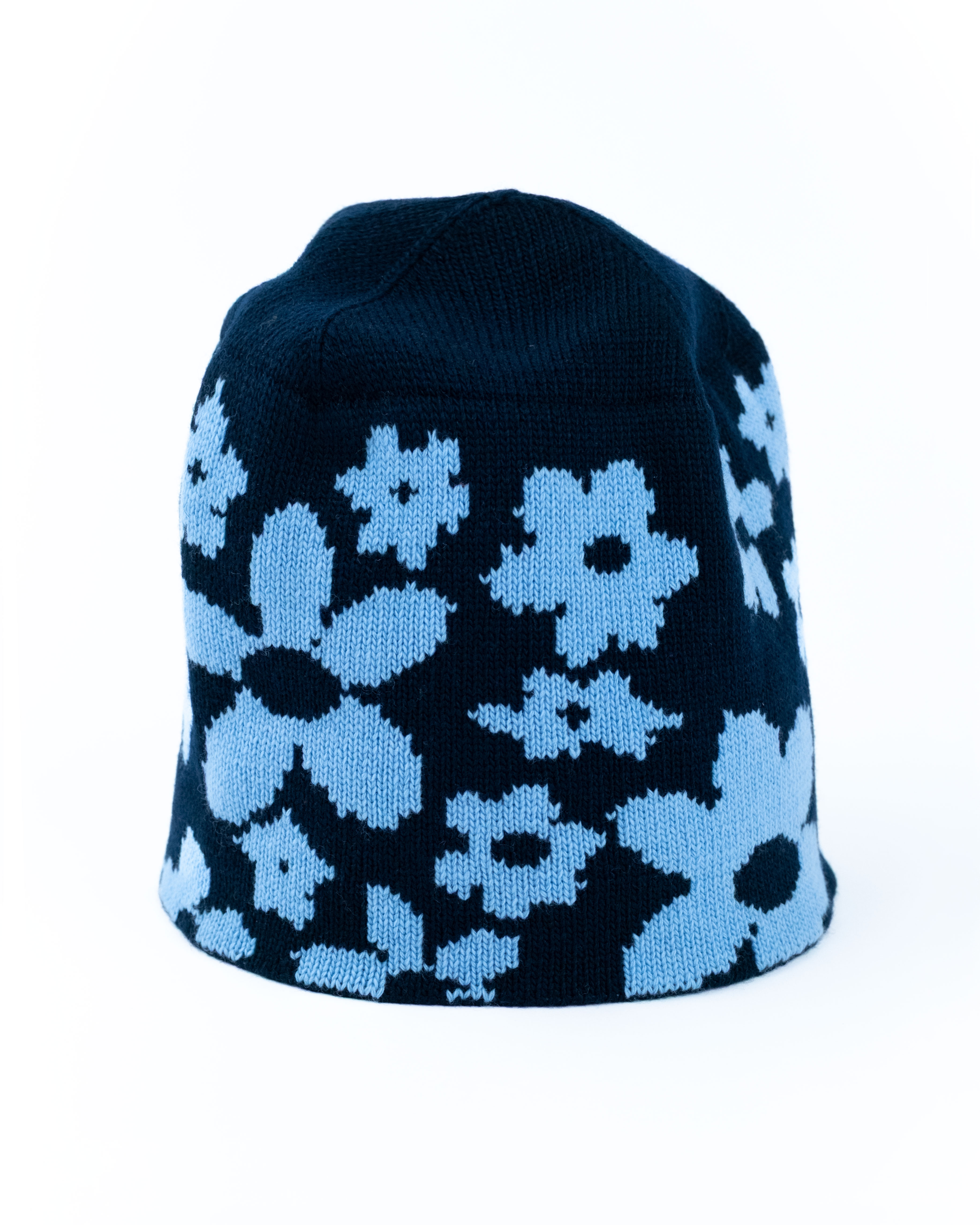Fleur – Strickmütze aus Merinowolle mit Blumenmuster