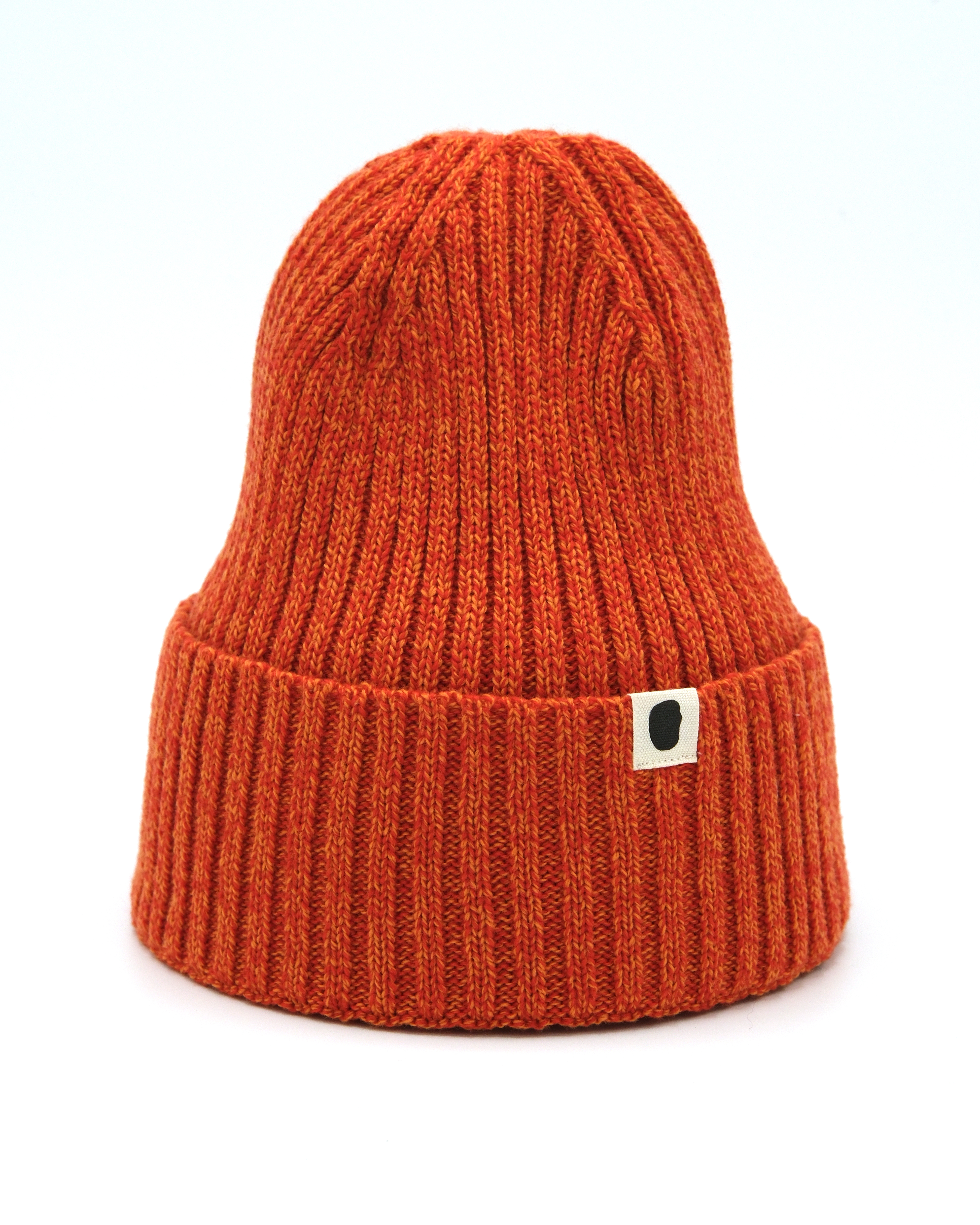 One - das einfarbige Winterbeanie für ein Satz warme Ohren