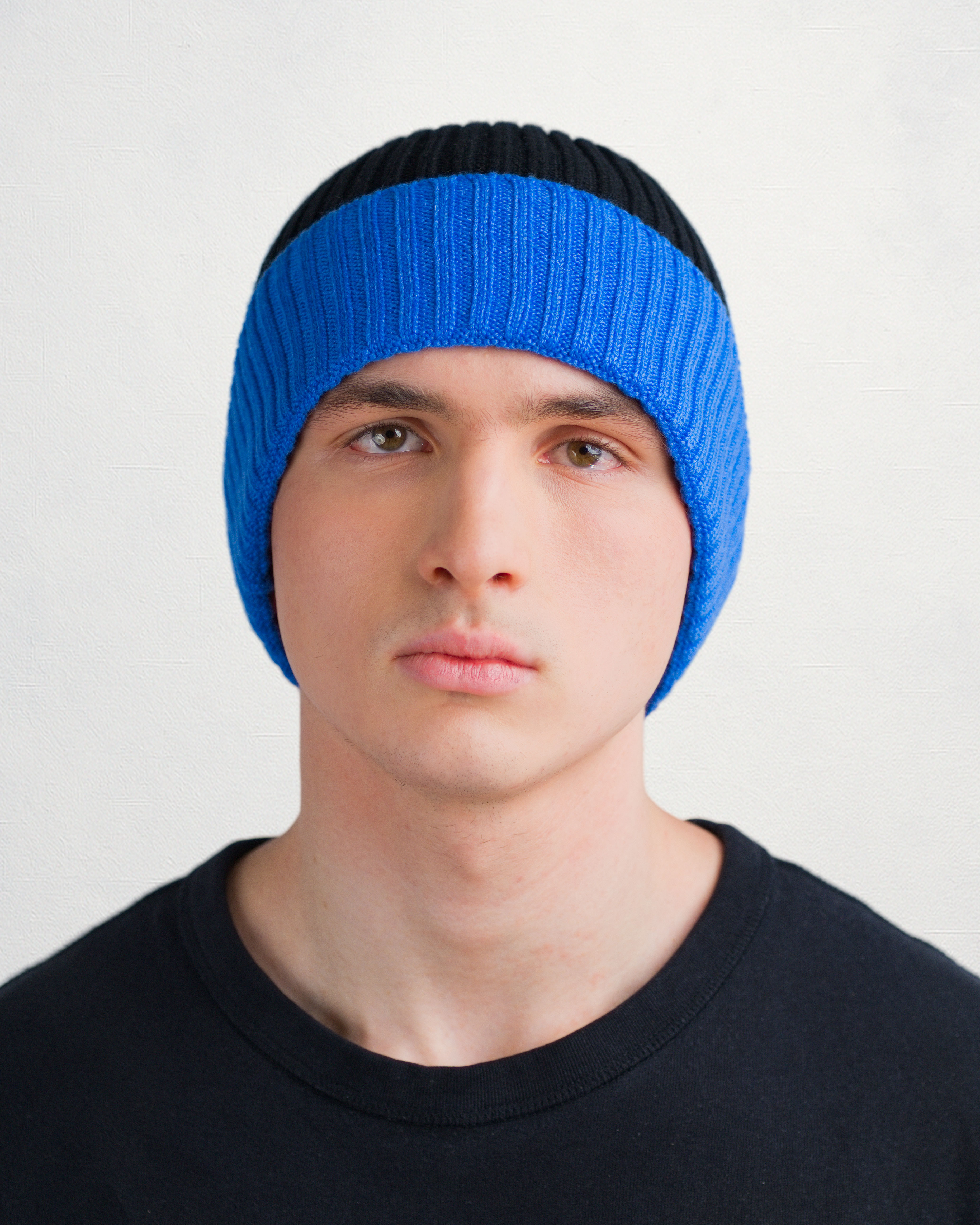 Nuit – Cashmere Beanie in Schwarz und Blau
