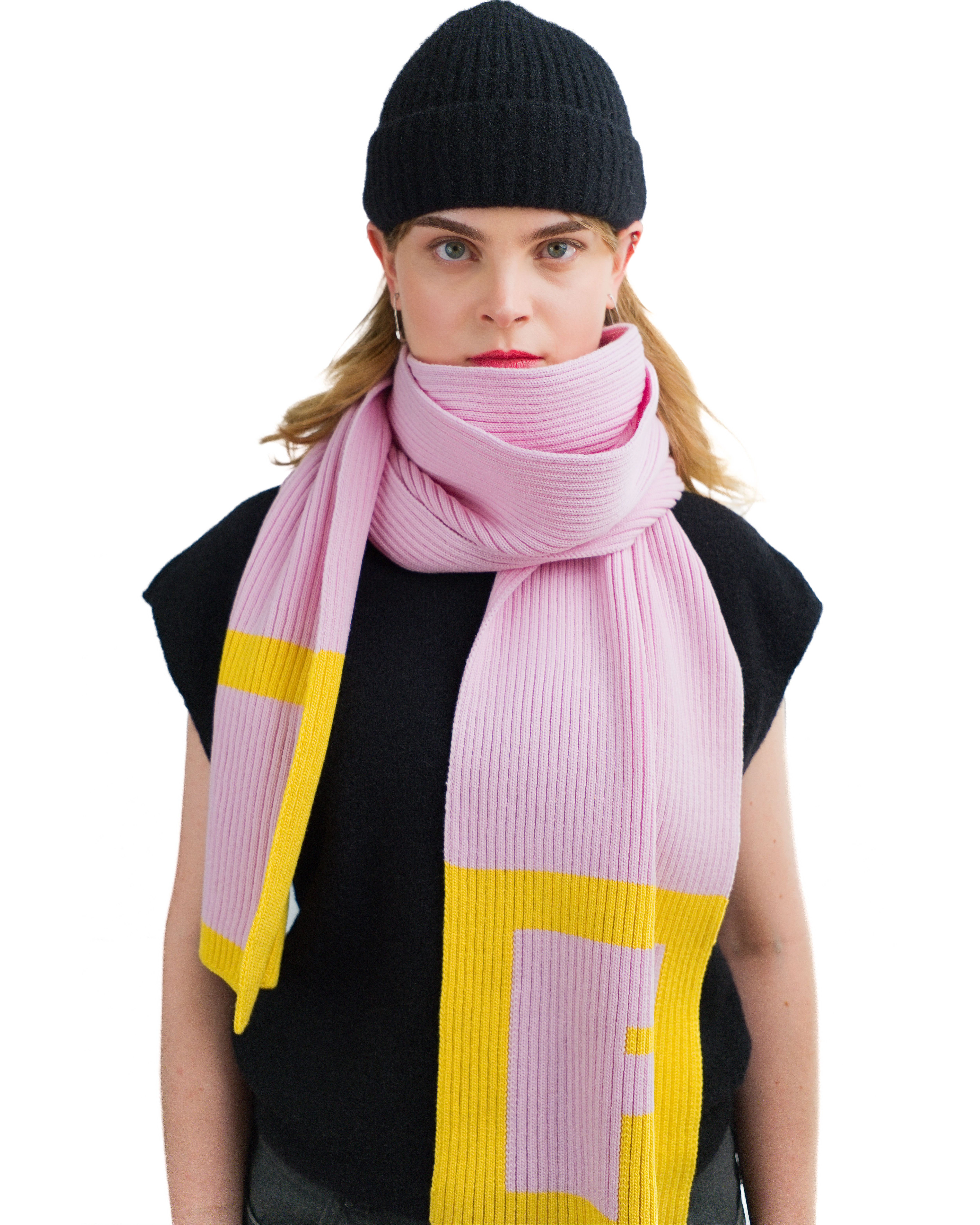 Typo-Schal aus kardierter Merinowolle in Rosa und Gelb