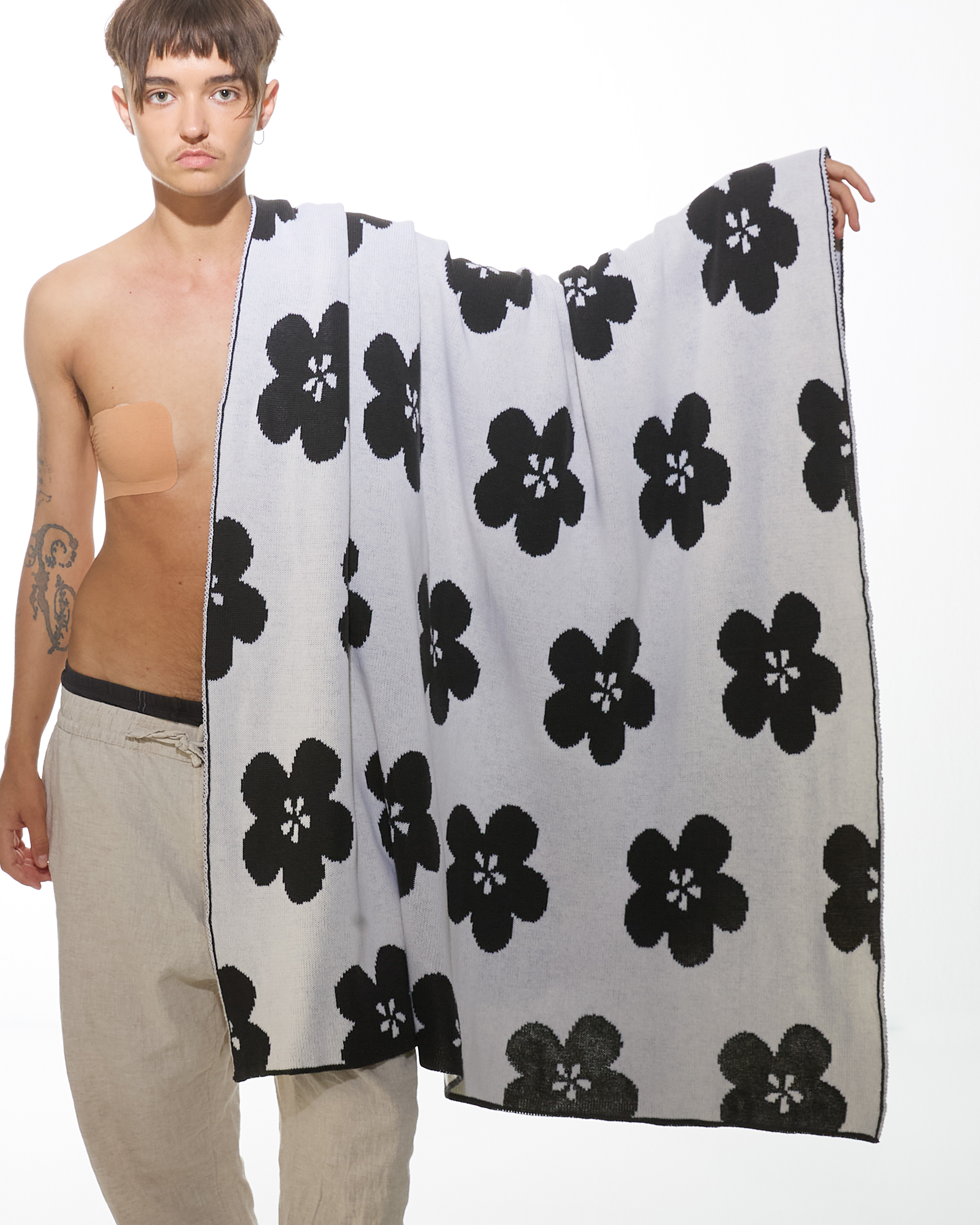 Flori - das blumige Plaid für dunkle Tage