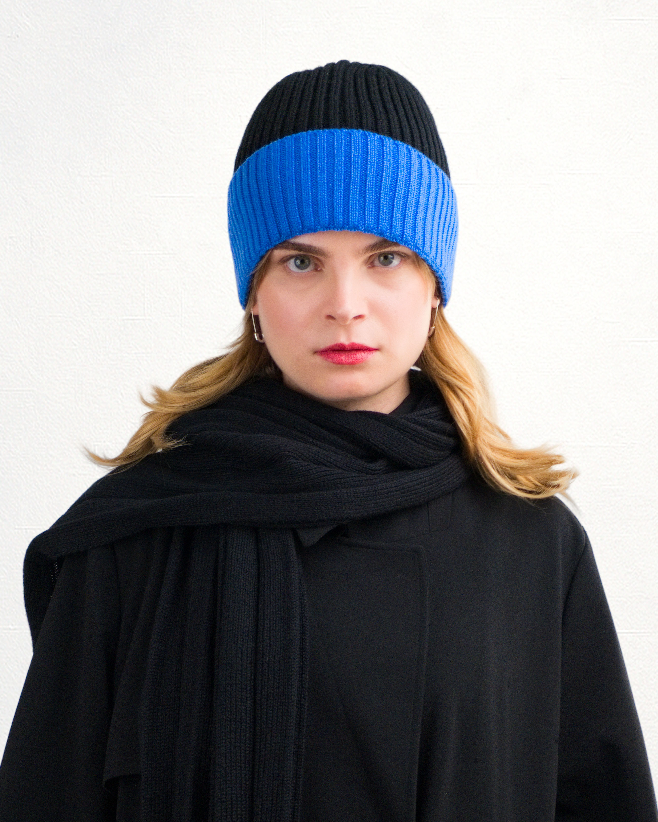 Nuit – Cashmere Beanie in Schwarz und Blau