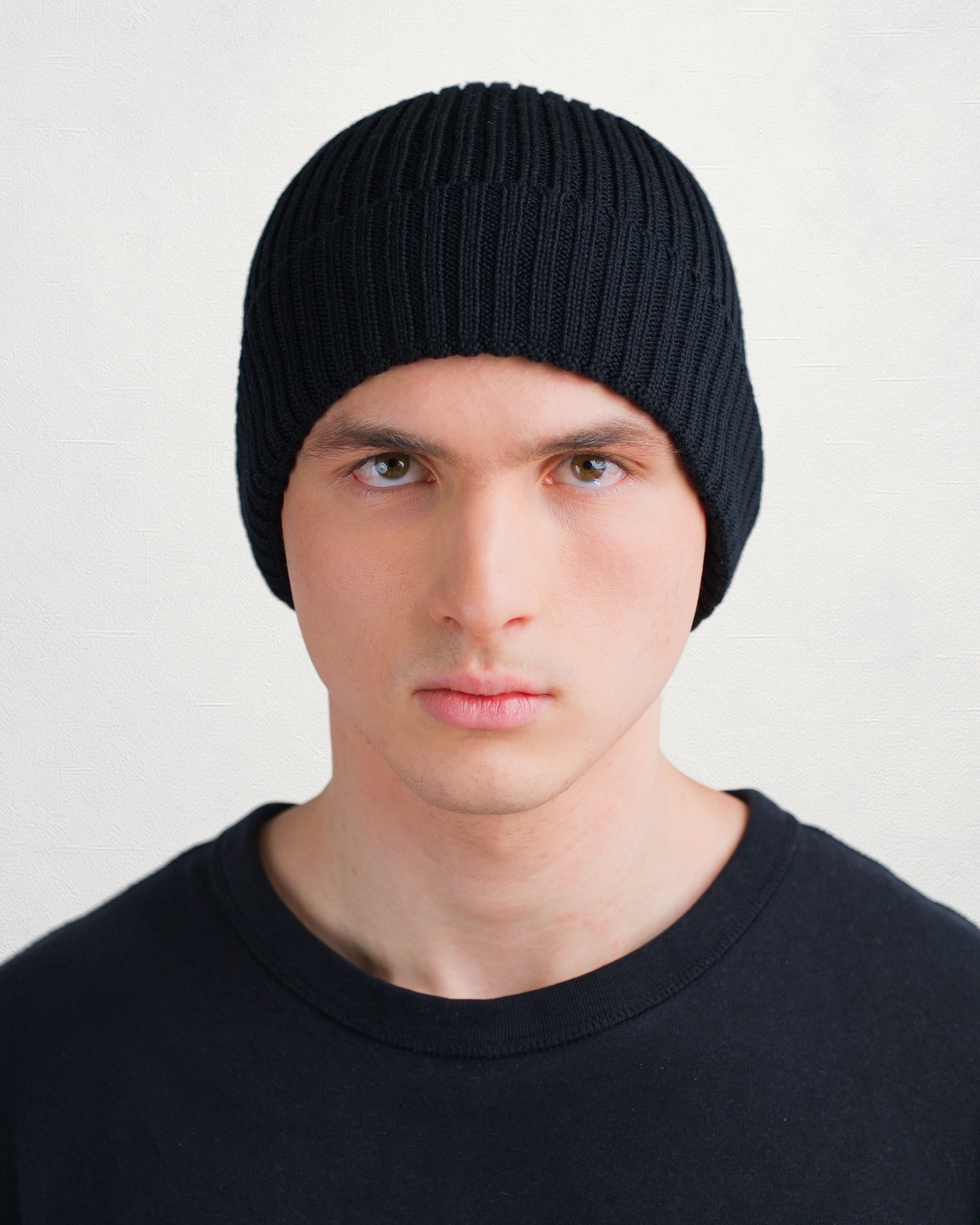 Black – Beanie aus besonders glatter Merinowolle