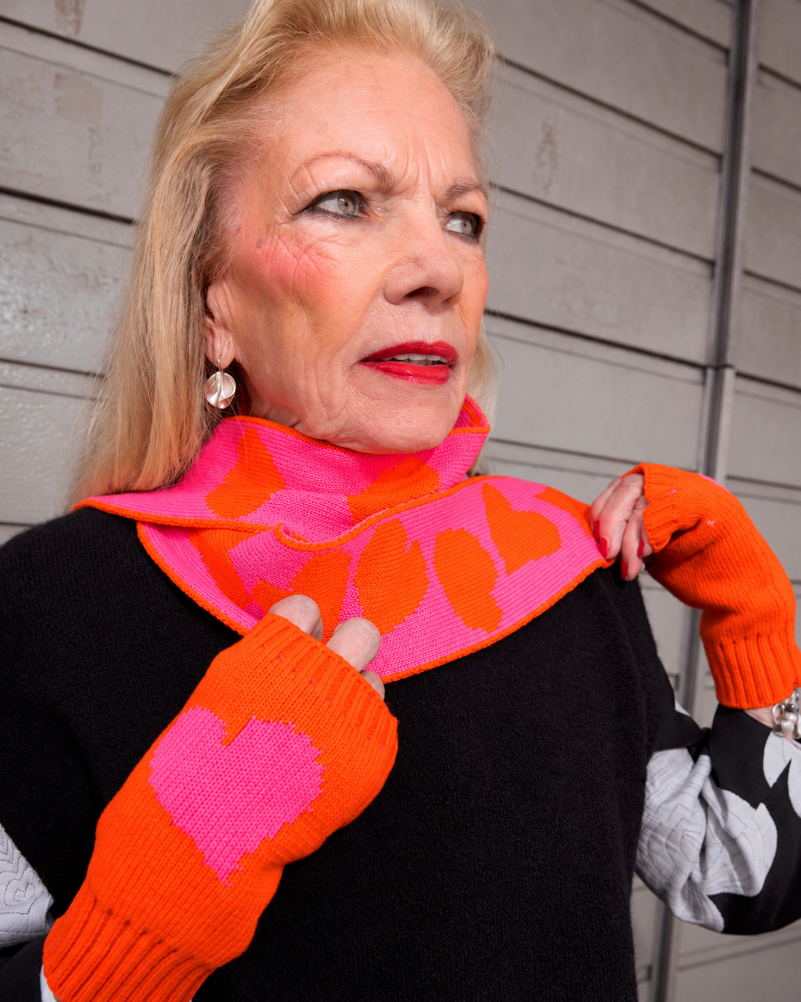 Heartloop – Jacquard-Schal aus Merinowolle in Orange & Pink