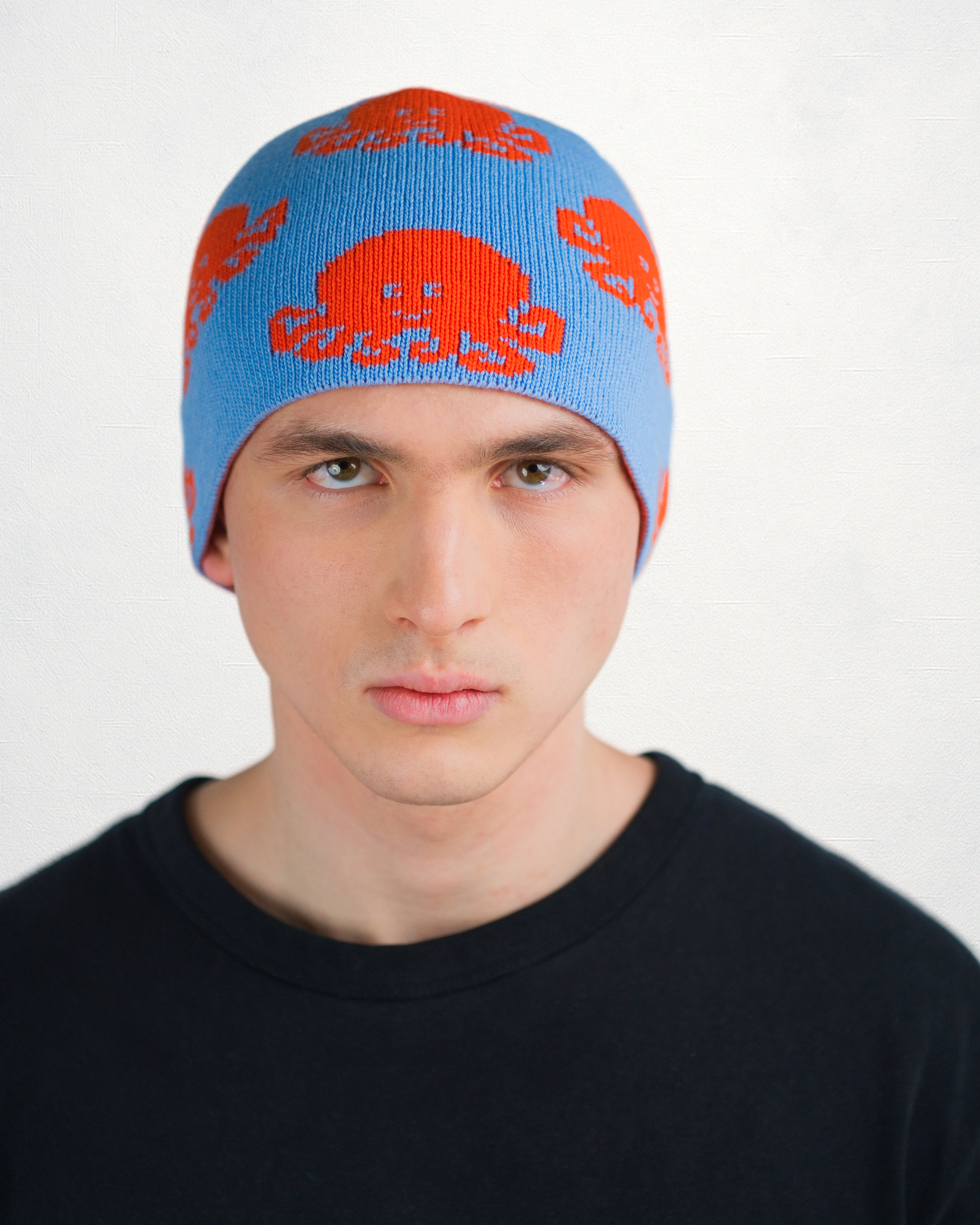 NATURAL – Skull Cap aus Merinowolle in Hellblau & Orange